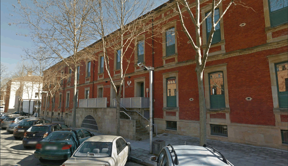 Edificio anexo de la Facultad de Letras