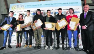 Primeros. Los alumnos de San José Jesuitak y Centro Somorrostro. (Fotografía: El Correo)