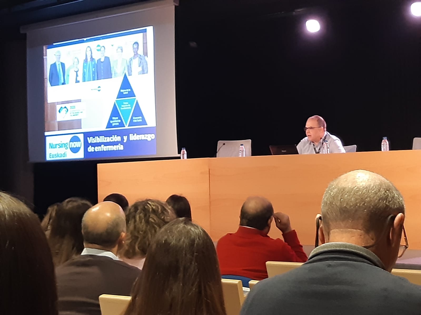 Nursing now-ren aurkezpenaren argazkia