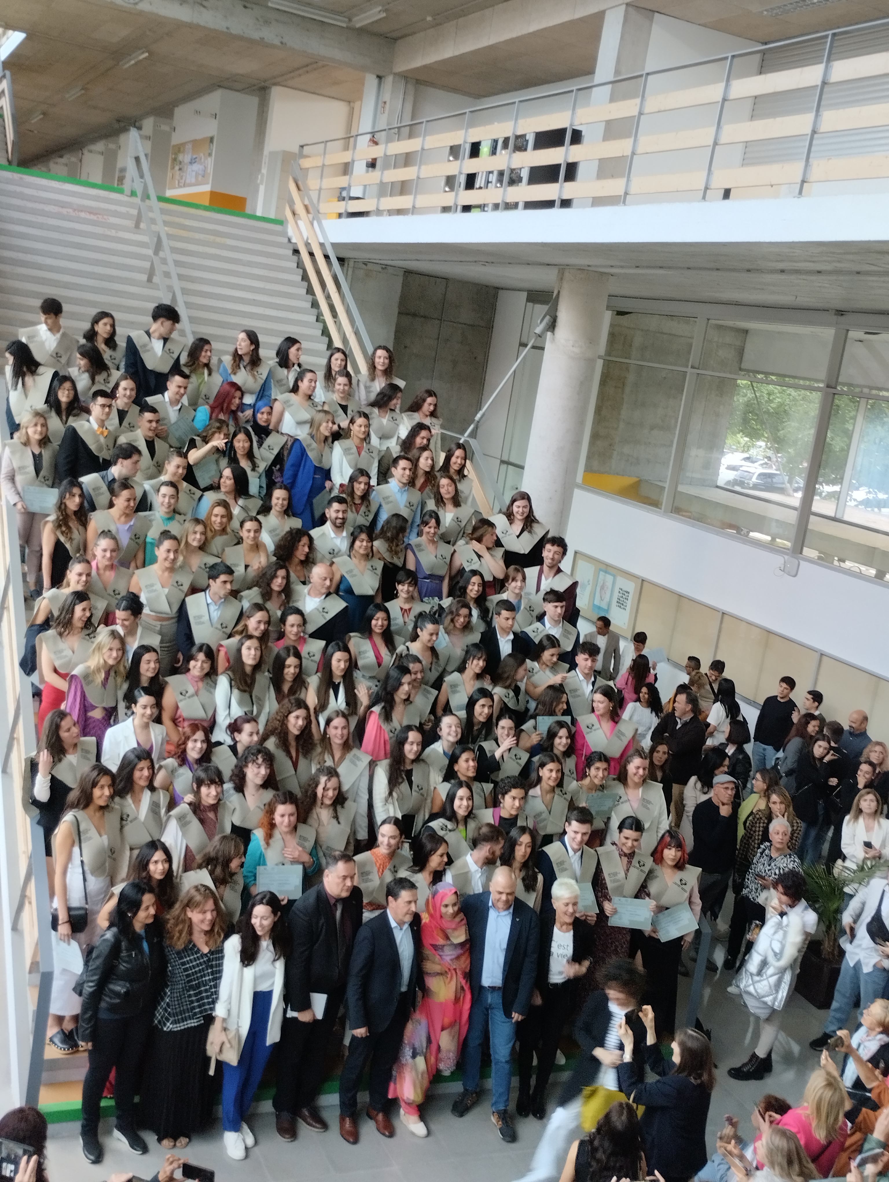 Foto de grupo de la graduación - Grado en Enfermería Donostia