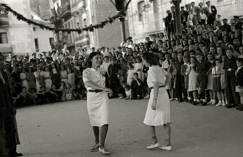 Aurresku en Orio, 1942 (Vicente Martin. Kutxateka)
