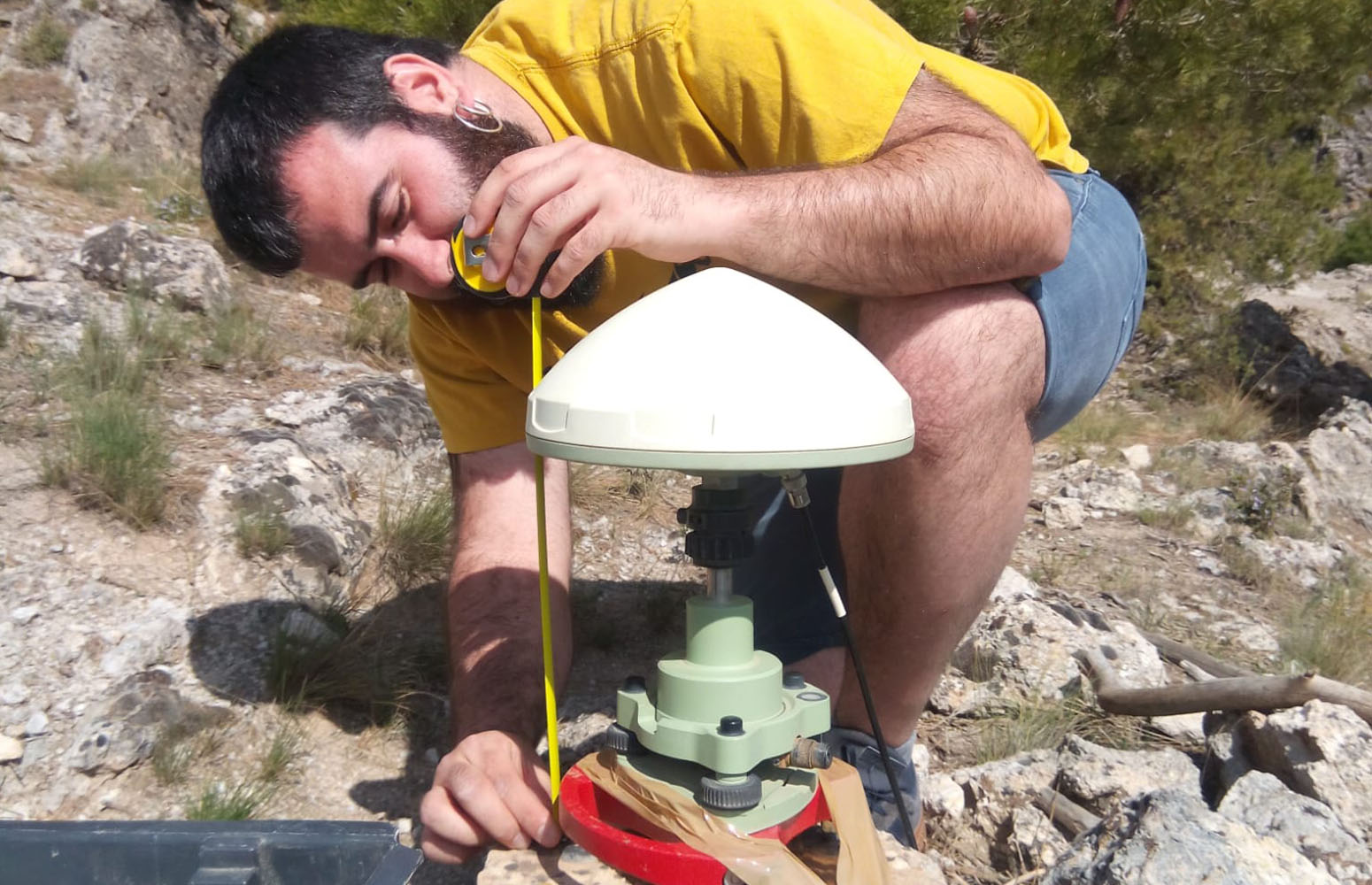 Asier Madarieta Txurruka, conducting field research work