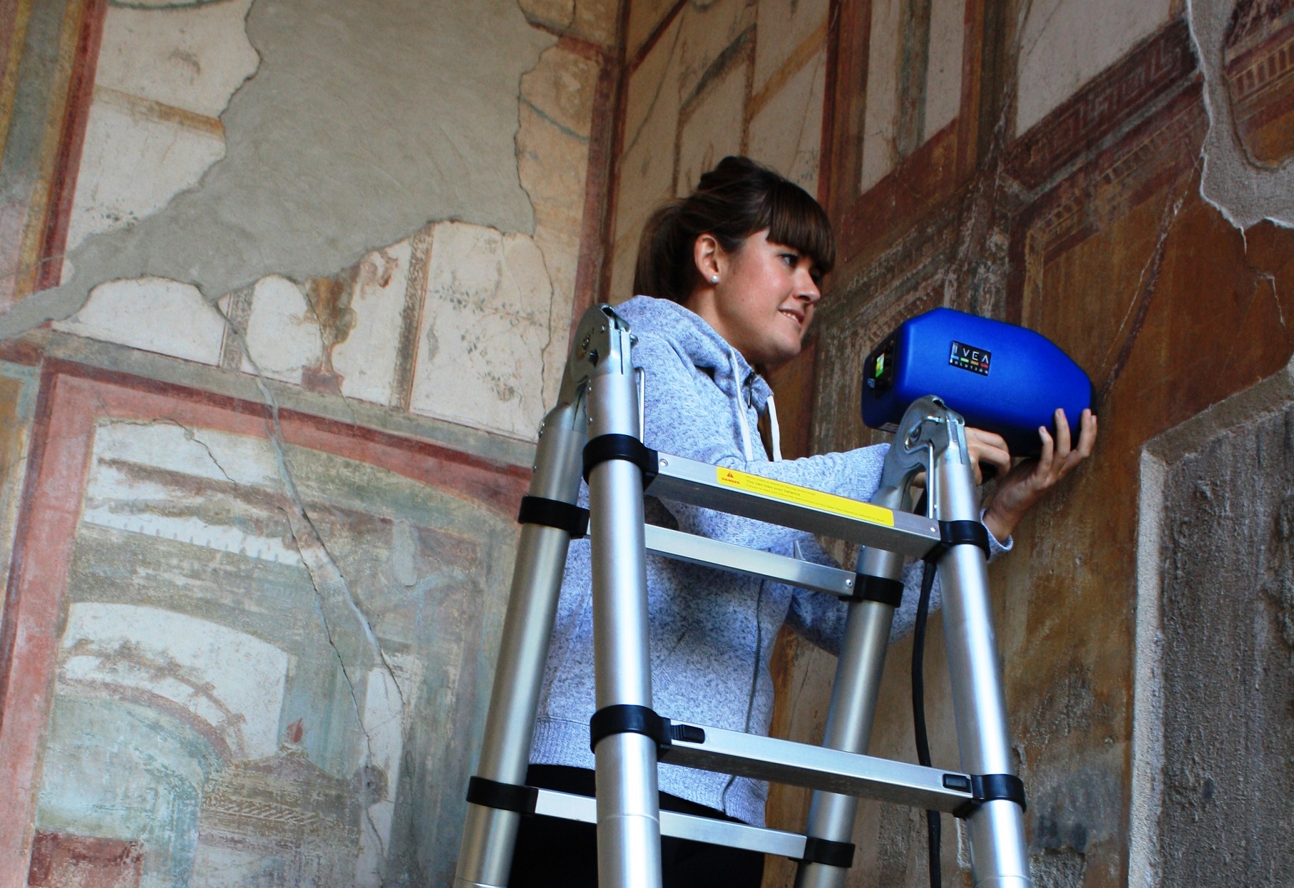 Maite Maguregui of the IBeA group taking measurements in the mural paintings of Pompeii using portable tools
