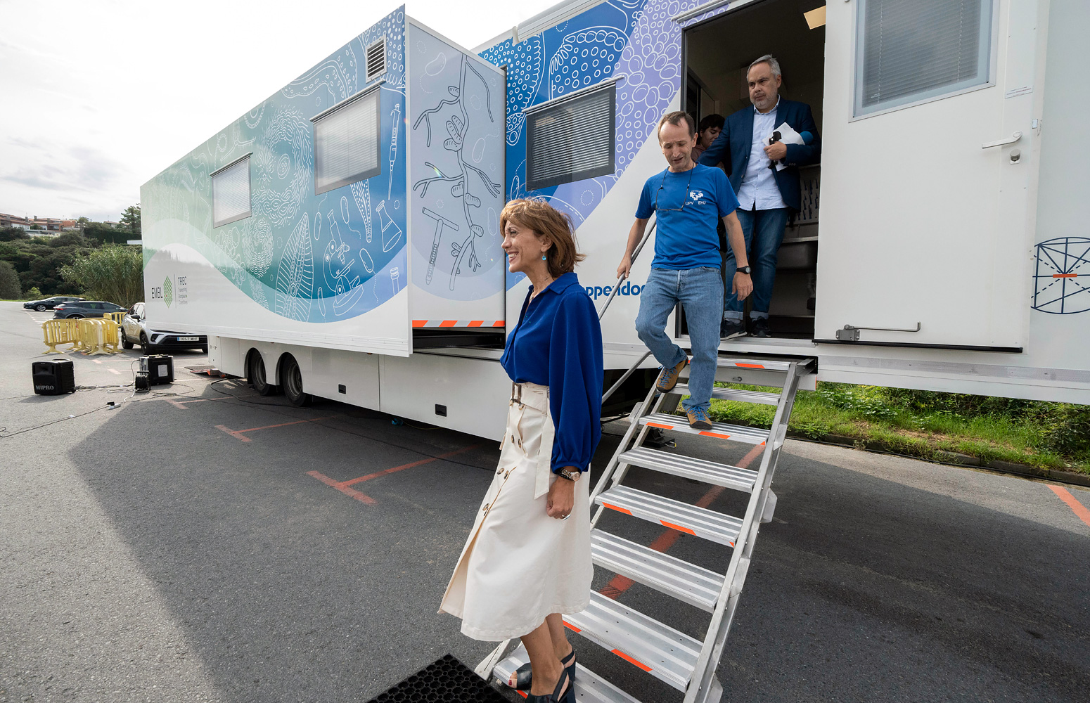 The advanced mobile laboratory of the TREC expedition