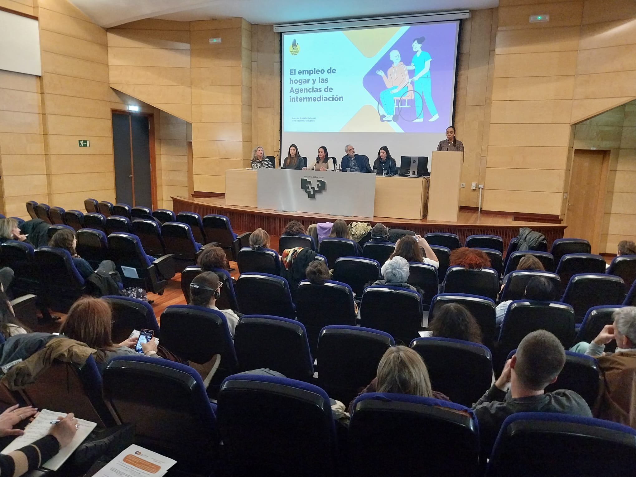 Jardunaldiko hirugarren mahai-ingurua