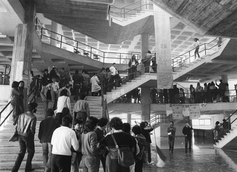 Escaleras de la antigua cafetería (1984)