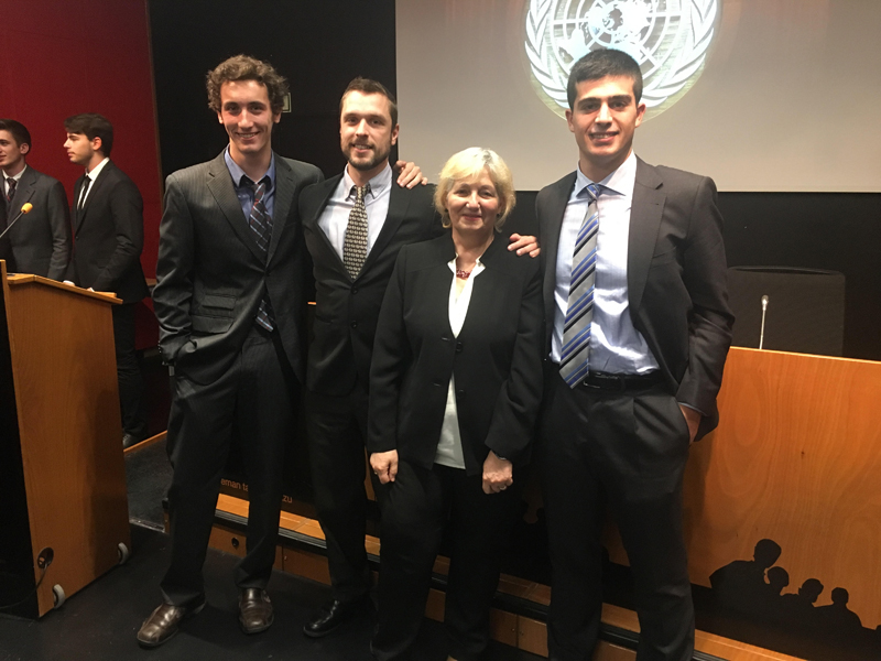 Alumnado de primer curso - Asignatura de Relaciones Internacionales - 18 de mayo del 2017, Auditorio de la Facultad