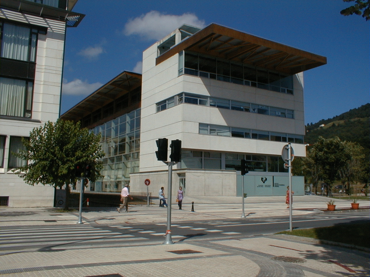 Imagen del Edificio Ignacio Maria Barriola (Aulario) en el campus de Gipuzkoa.