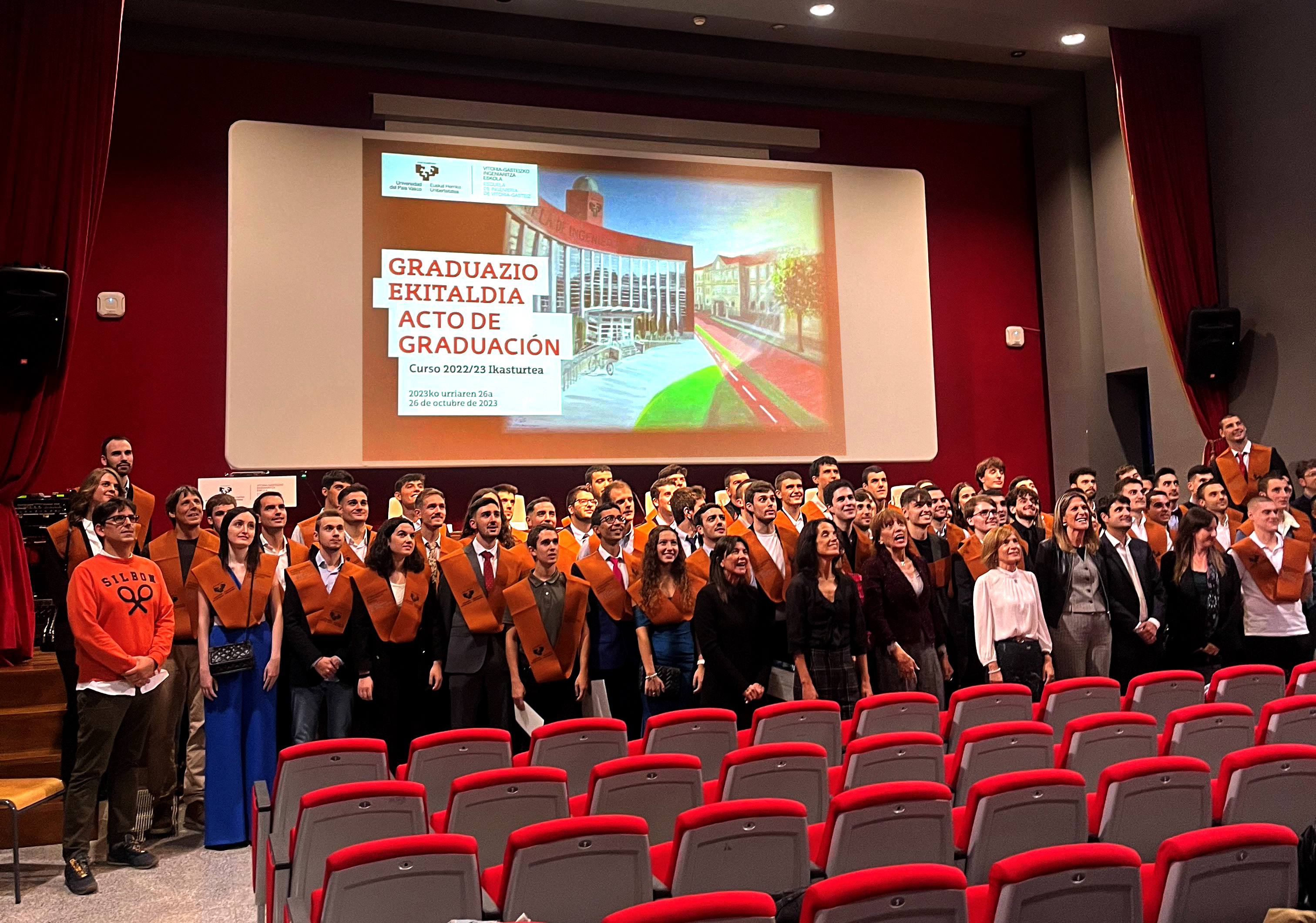 Pose final en el Acto de Graduación 2022-23