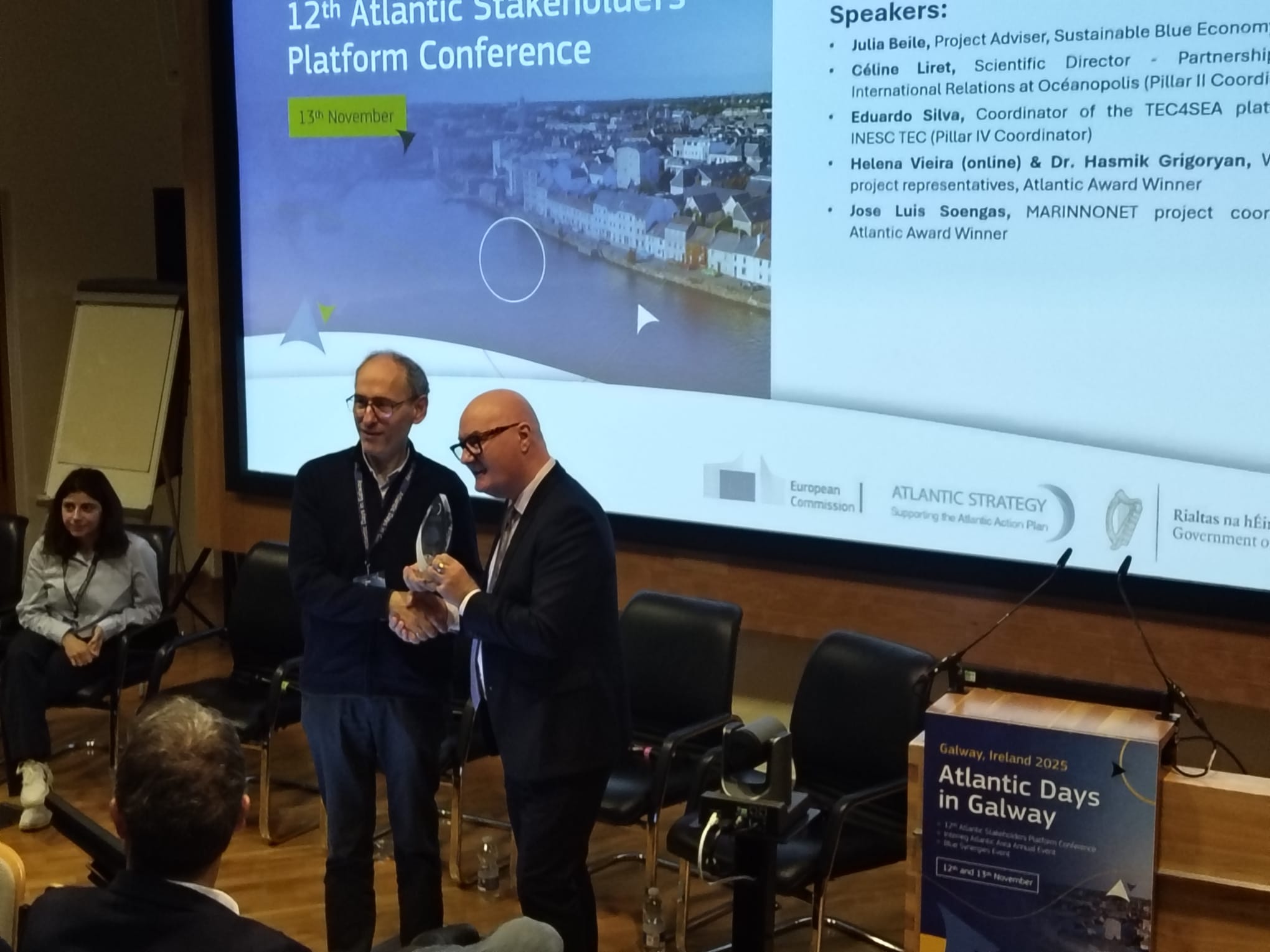 Juna Luis Soengas, (Vigoko Unibertsitatea) saria jasotzen