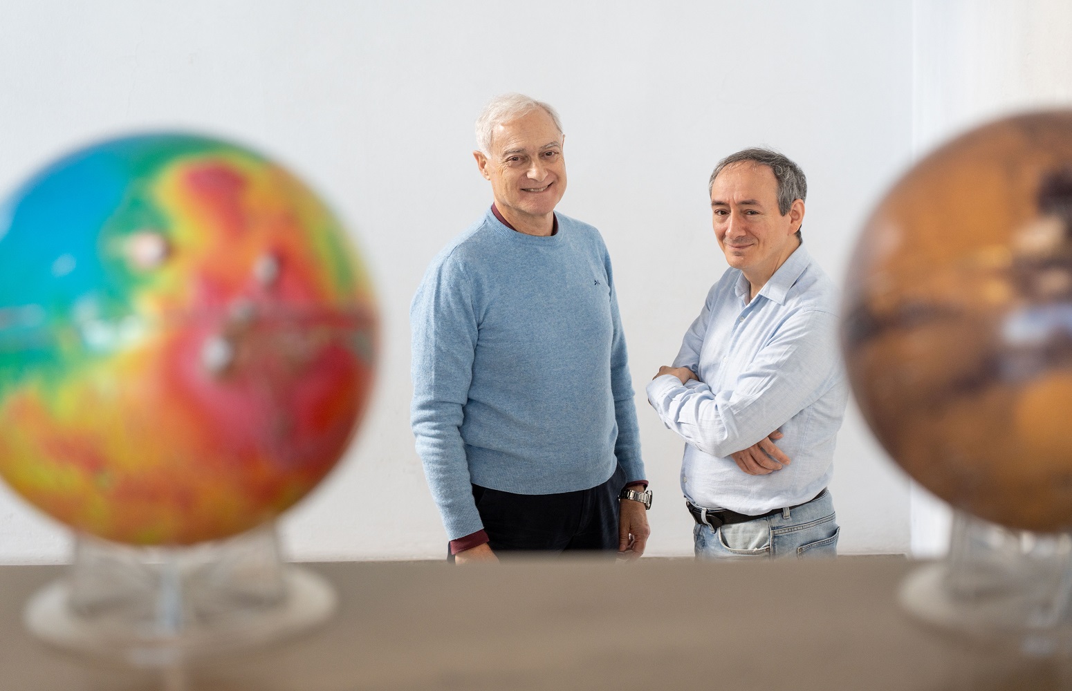 De izquierda a derecha: Agustin Sánchez Lavega y Ricardo Hueso, miembros del Grupo de Ciencias Planetarias de la EHU