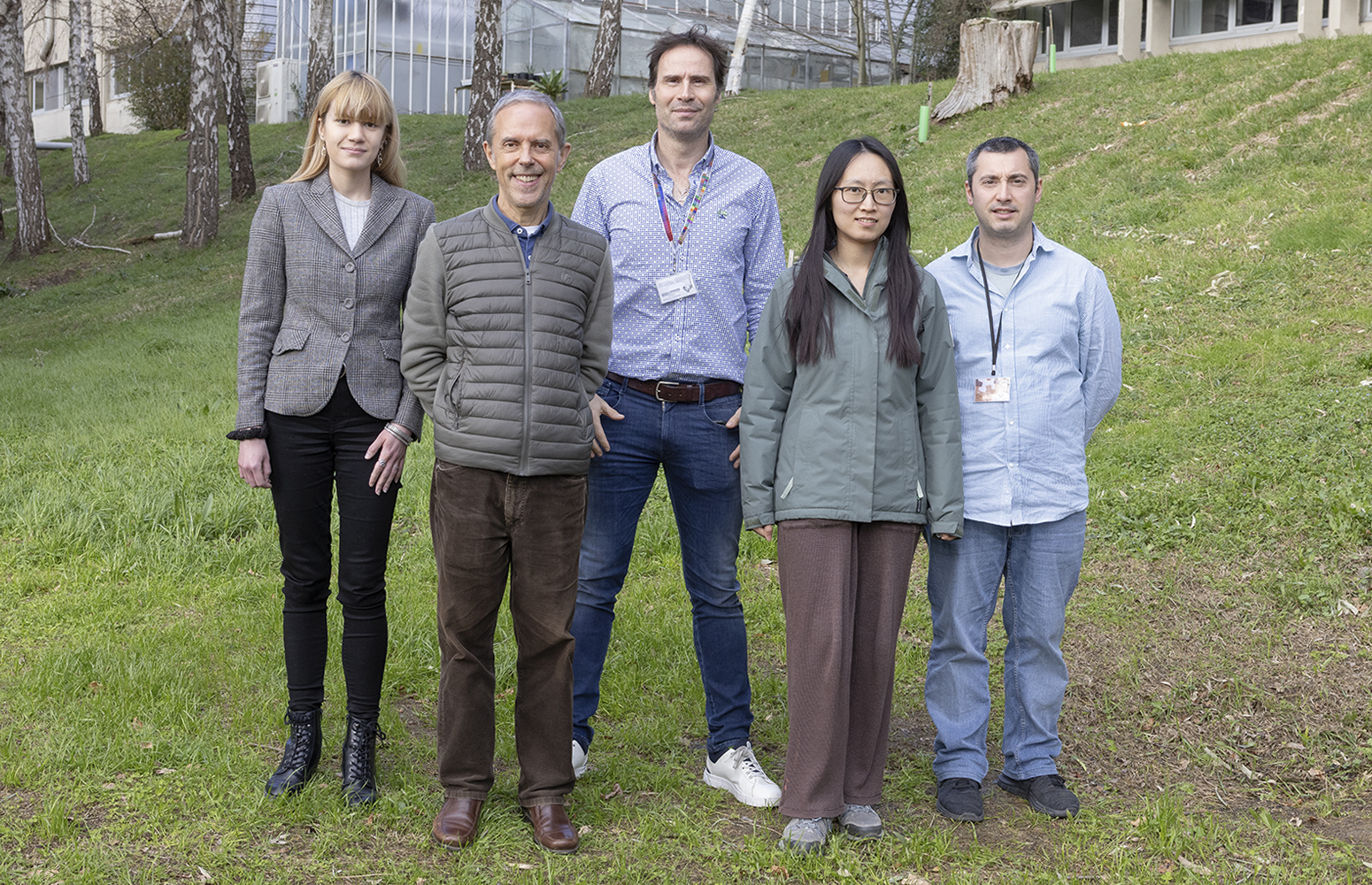 Ezkerretik eskuinera: Andrea Vázquez, Francisco J Basterretxea, Emilio J Cocinero,Jiarui Ma y Aran Insausti, EHUko  Espektroskopia taldeko kideak