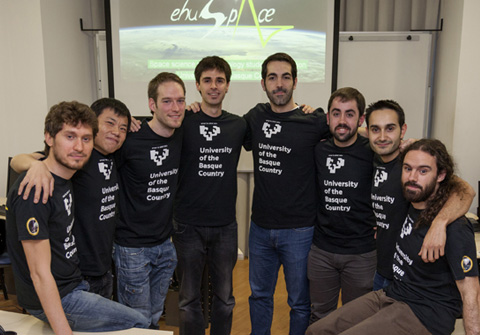 De izquierda a derecha, Antonio Vera, Hao Chen, Daniel Collado, Ivan Manso, Javier Larrea, Erlantz Otaola, Alejandro Otero y Haritz Uriarte (Tere Ormazabal. UPV/EHU)