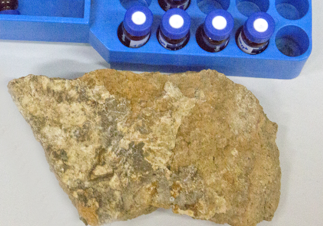 Conocer la historia de los balleneros vascos a través del estudio de diversos fragmentos cerámicos