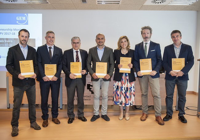 Participantes en la presentación del informe GEM.