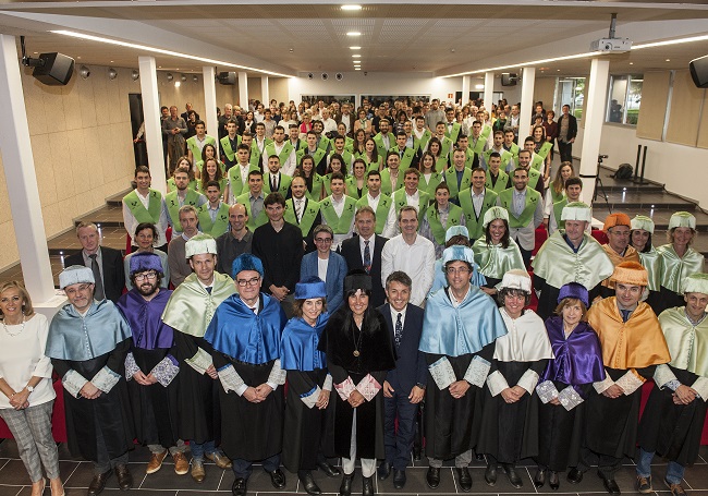 IV promoción del Grado en Ciencias de la Actividad Física y del Deporte. Foto: Nuria González. UPV/EHU.