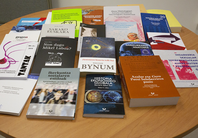 Euskarazko 26 liburu berri eramango ditu aurten UPV/EHUk Durangoko Azokara