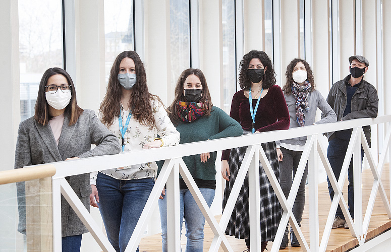 De izquierda a derecha, Marta Ponciano, Natalia Barbarroja, Ekaine Rodríguez, Isabel Martín, Elena Castroviejo y Agustín Vicente.