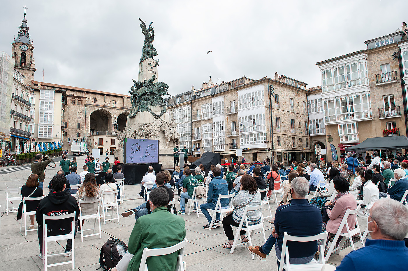 &#39;Bizkor 01&#39; aurkezpenera bertaratutako publikoa