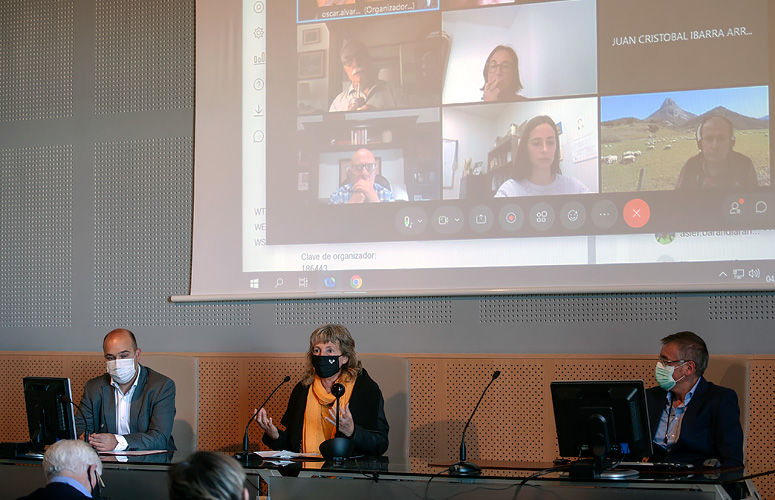 De izquierda a derecha, Gorka Álvarez, Montse Maritxalar y Óscar Álvarez