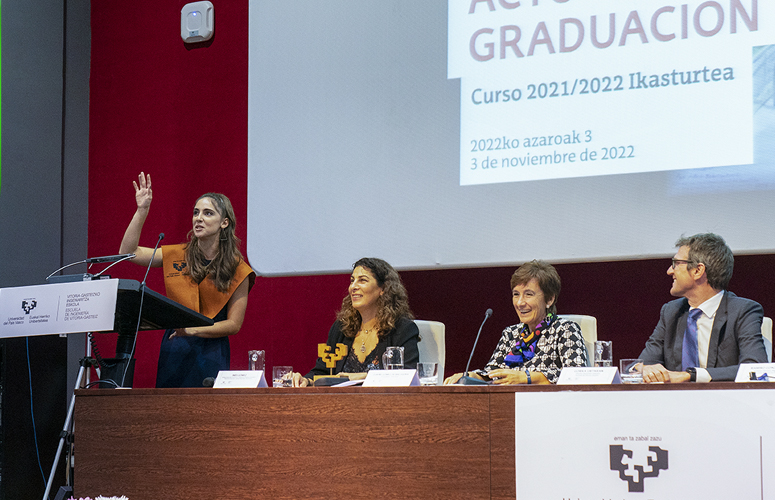 Vitoria-Gasteizko Ingeniaritza Eskolako graduazio ekitaldiaren irudia