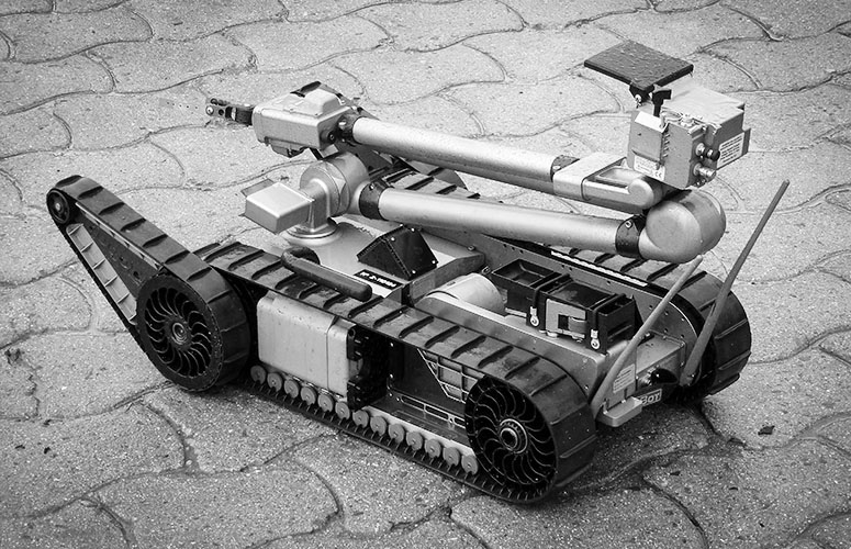 Lehergailuak indargabetzeko Armadaren iRobot PackBot 510 robota