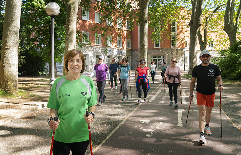 Manoli Igartua, ibilera nordikoaren kideekin batera