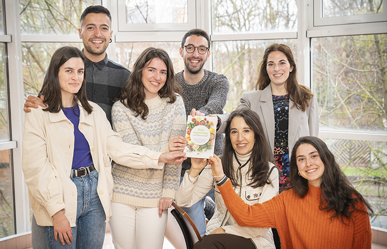 Gida berriaren egileetako batzuk