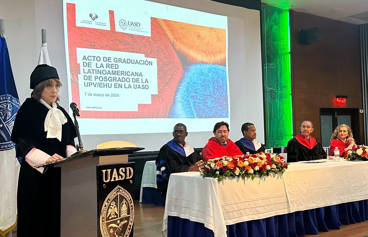 La rectora, Eva Ferreira, en un momento de su intervención en la Universidad Autónoma de Santo Domingo