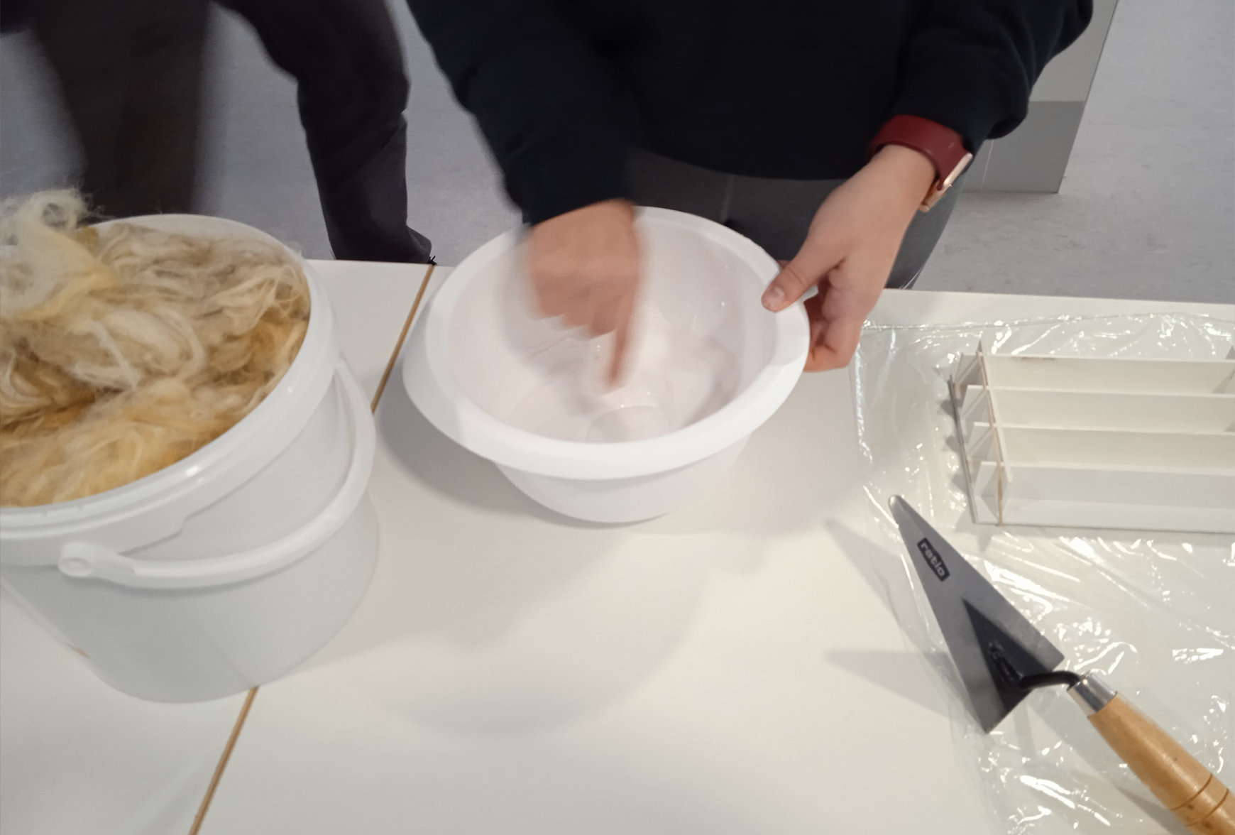 El grupo 'Materiales+Tecnologías' con alumnado del Instituto Txindoki