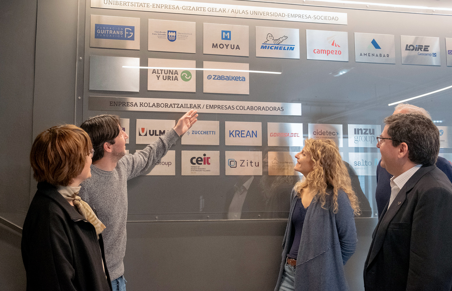 Zabalketa plaka eskolan.