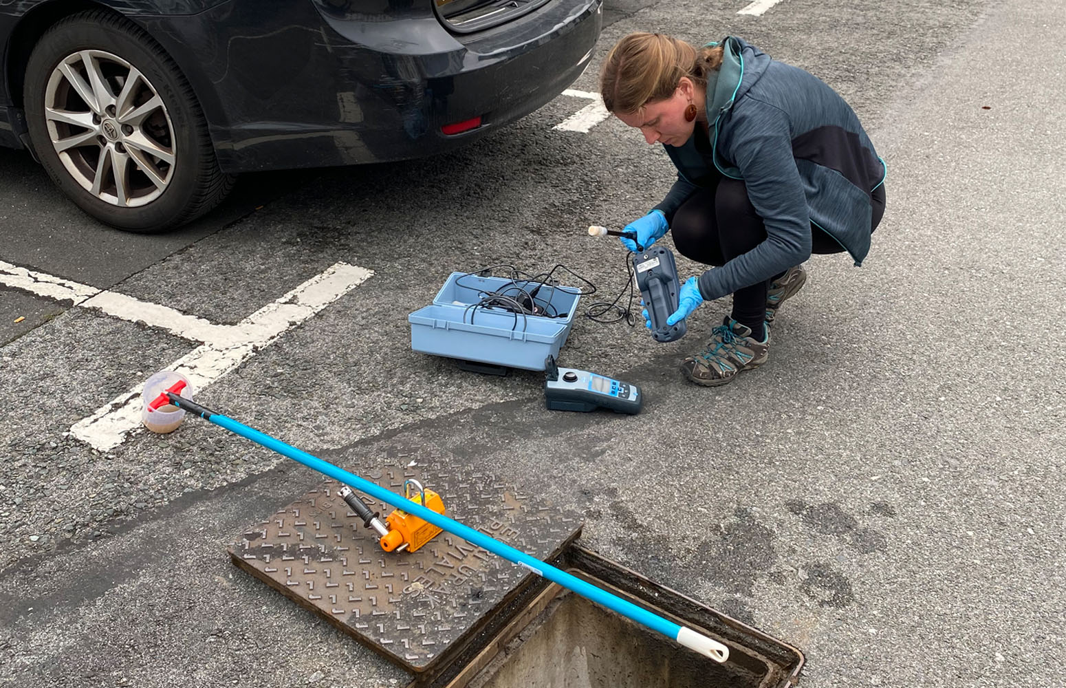 Ainhoa Lekuona Preparing the sample in the control area