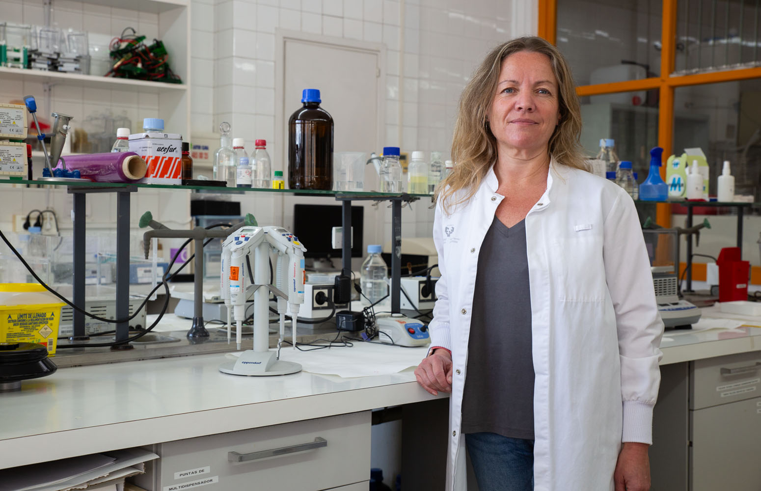 Leyre Urigüen at the UPV/EHU Laboratory