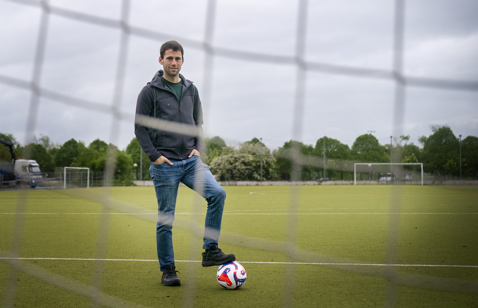 Markel Pérez on the soccer field of the Faculty of Education and Sports.