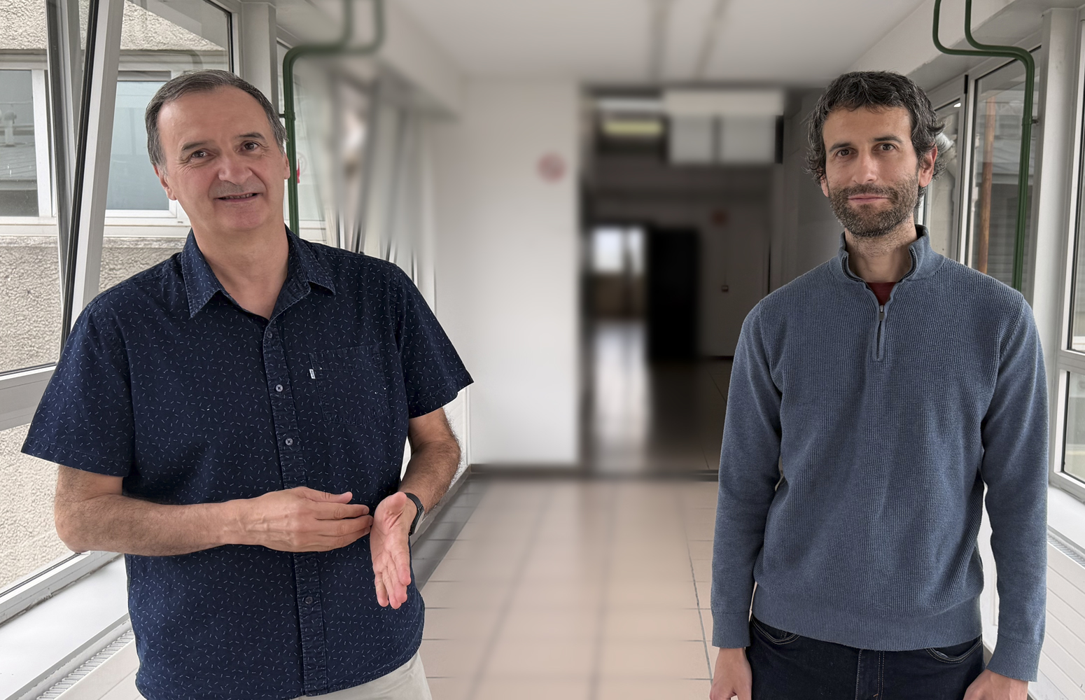 From left to right: Luis Elcoro, Professor in the Department of Physics at the University of the Basque Country (EHU); and Urko Petralanda, Associate Professor in the Department of Applied Mathematics at the University of the Basque Country (EHU).