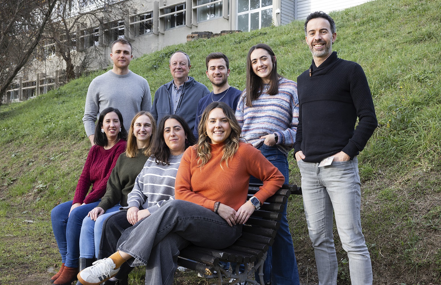 From left to right: Eduardo Pelegri, Aitor Rementeria, Oier Rodriguez, Nahia Cazalis and Andoni Ramirez; and on the lower row, Aitziber Antoran, Leire Aparicio, Lucia Abio and Leire Martin. Members of the MicrobiomicsEHU group