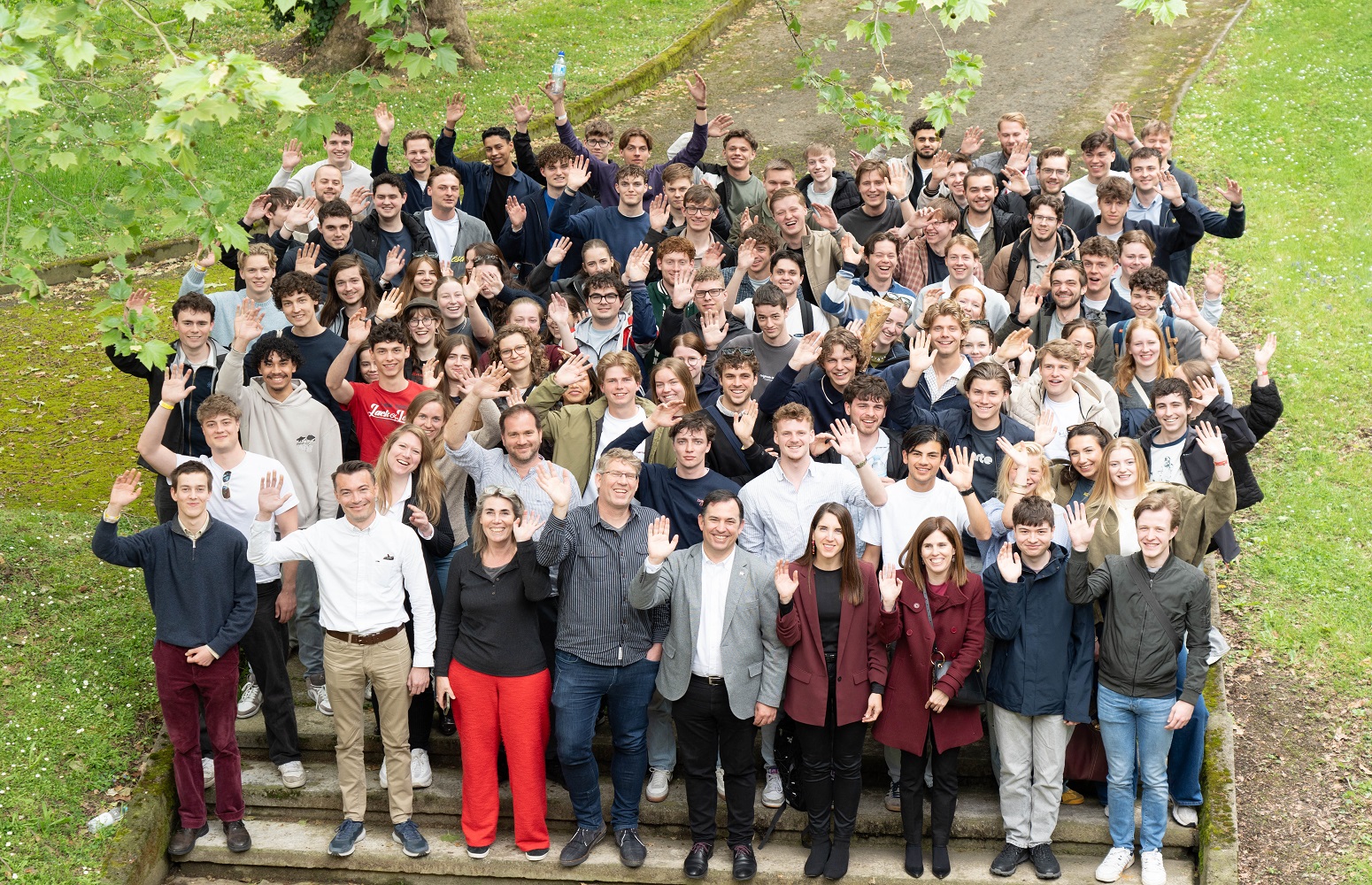 Foto de familia, tras el acto de apertura de la sexta edición de Erasmus Etxean.