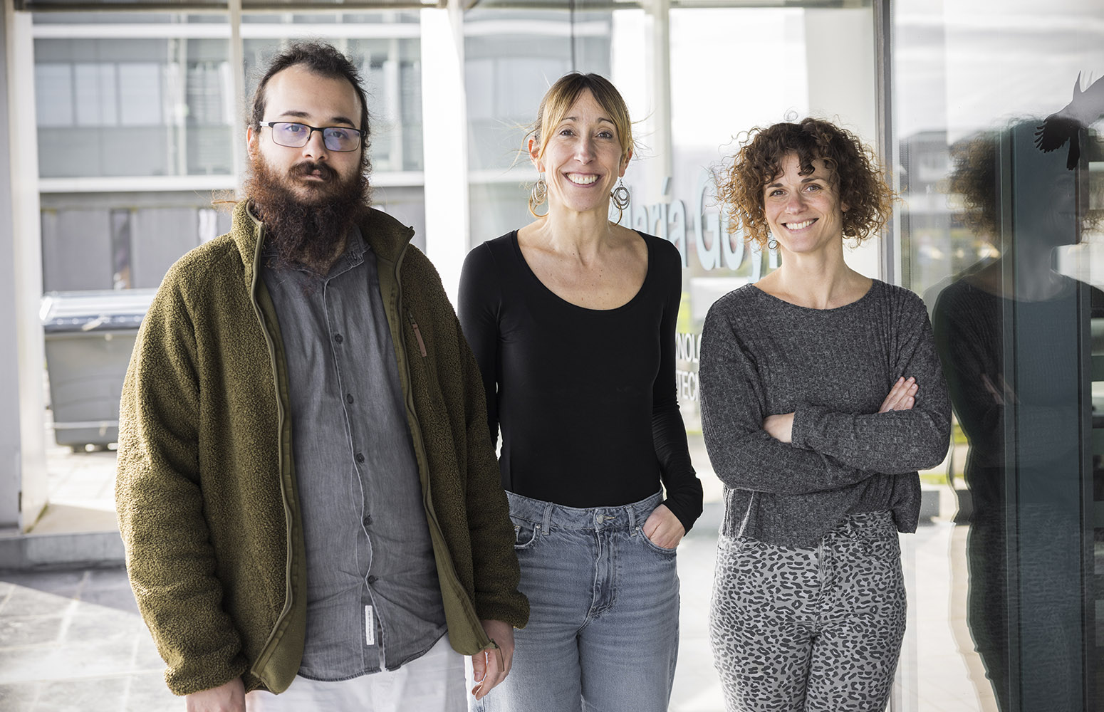 Izei Pascual Gonzalez, Izortze Santín y Ainara CAstellanos, investigadores del laboratorio FunImmune.