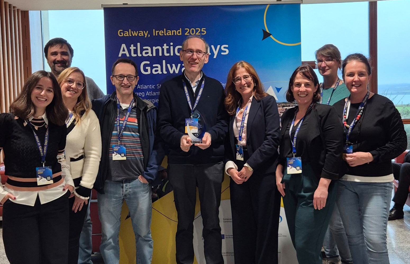María Garíca Portela (IEO-CSIC Vigo), Olivier Thomas (Galway), Yannis Kablan (PMBA-Brets), Carlota Freiría (Vigoko U), Ibon Cancio (EHU), Elisabete Costa (BBA), Tiago H. Silva (Minhoko U), Zofia Nerh (ROSCOFF,) Cristina Carvalho (Minhoko U,) Jose Luis Soengas (Vigoko U), Eve Savage (MTU), Dualta Mitchell (Galway), Priscillia Gourvil (ROSCOFF), Ordenagailuaren pantailan Juan Luis Pinchetti Palmas de Gran CanariaKo U)