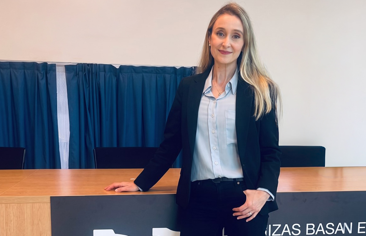 Bárbara Sarrionandia Urigüen, EHUko Lan Harreman eta Gizarte Langintza Fakultateko Gradu Aretoan . Bertan defendatu zuen tesia.