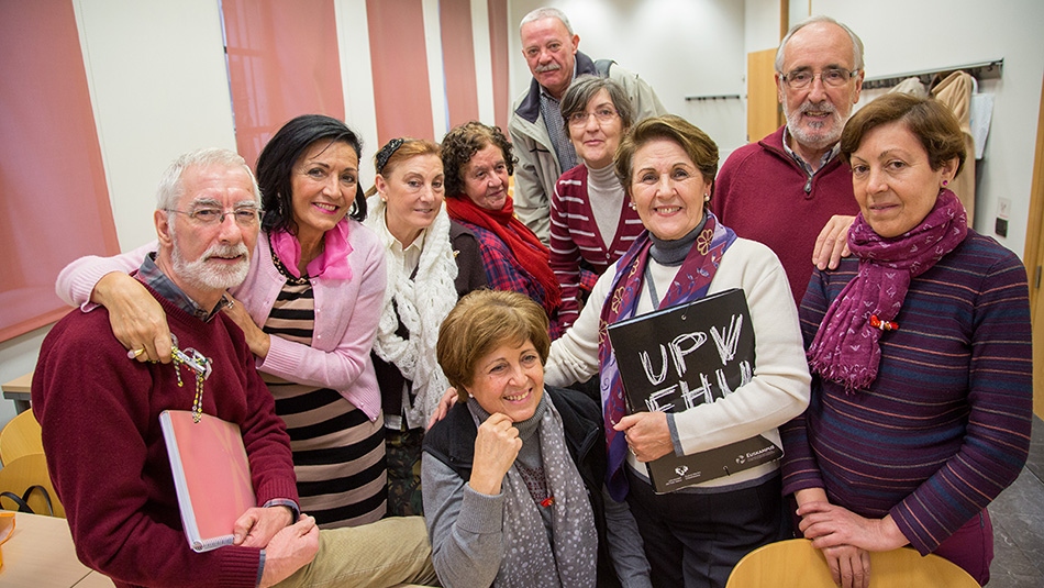 Título universitario en Ciencias Humanas.