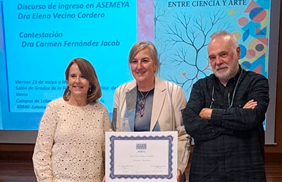 Photo of Elena Vecina with Professor Marcos Hernando and Dr. Carmen Fdz. Jacob