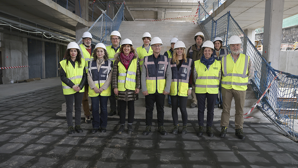 El equipo rectoral visitando las obras de medicina