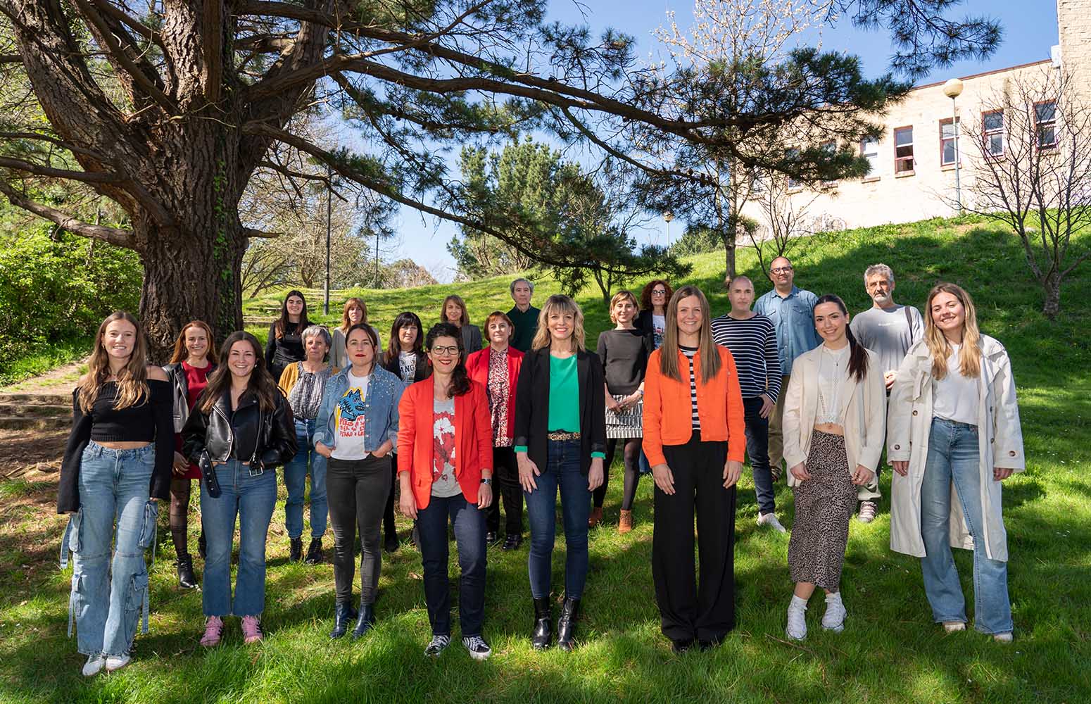 Komunikazio bulegoko kide guztiak