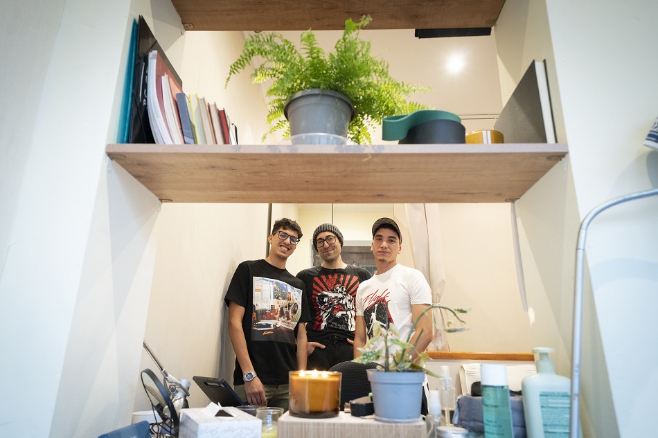 Compañeros de piso en su casa