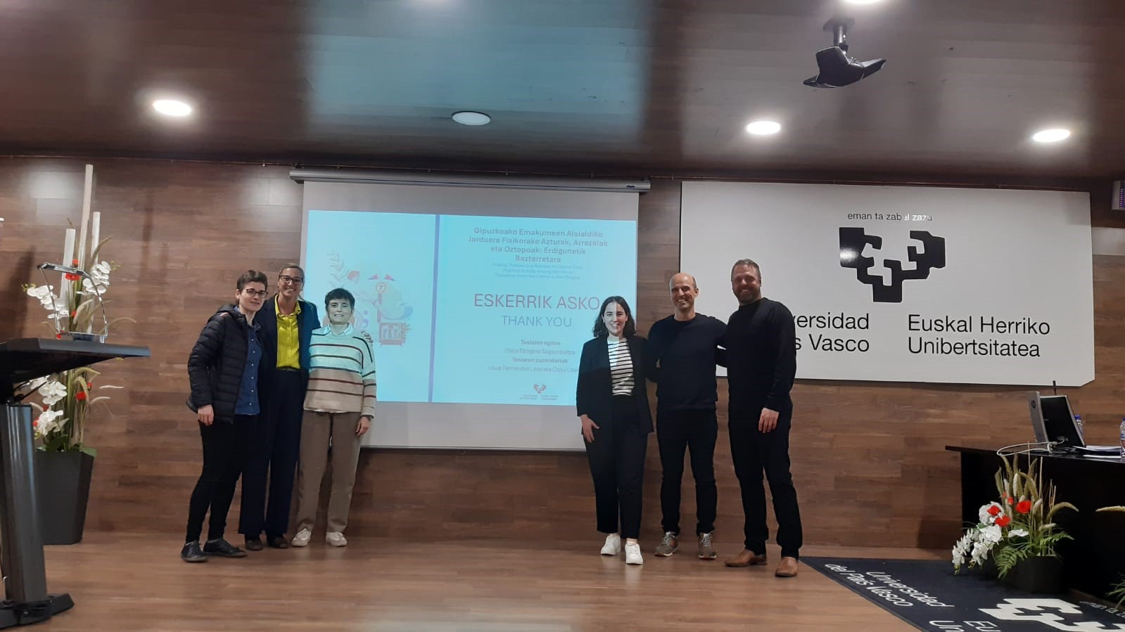 jarduera fisikoa, aisialdia, ikuspegi feministak, eredu sozioekologikoa, landa eremua, emakume gazteak, amatasuna